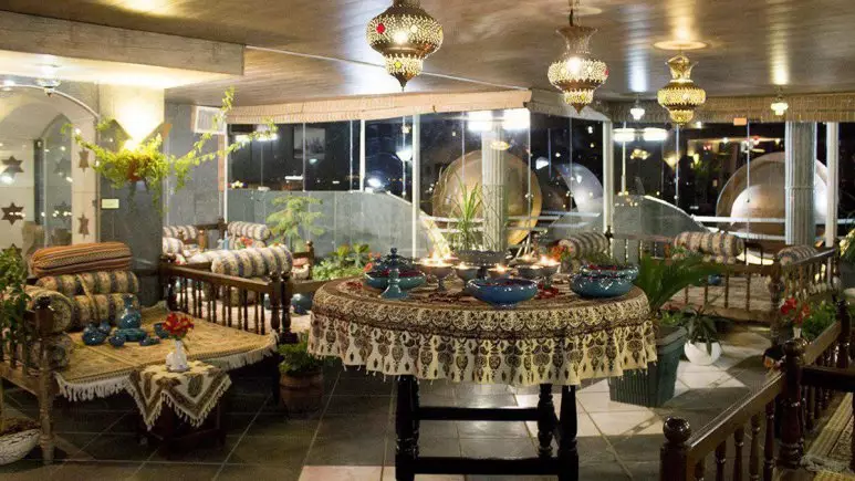 سفربازی - نمایی از رستوران هتل زهره اصفهان